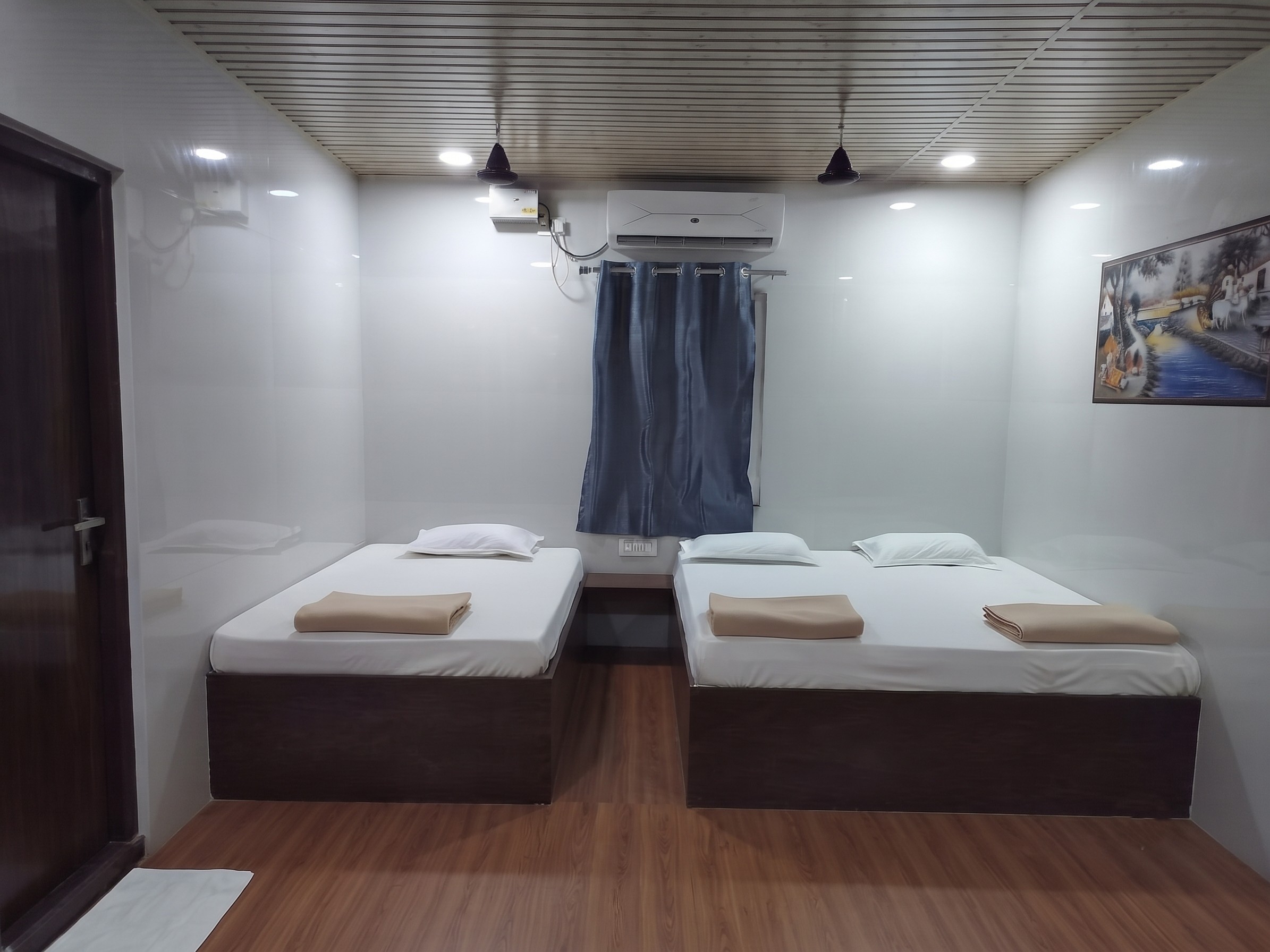 Premium Triple Bedroom 2.webp