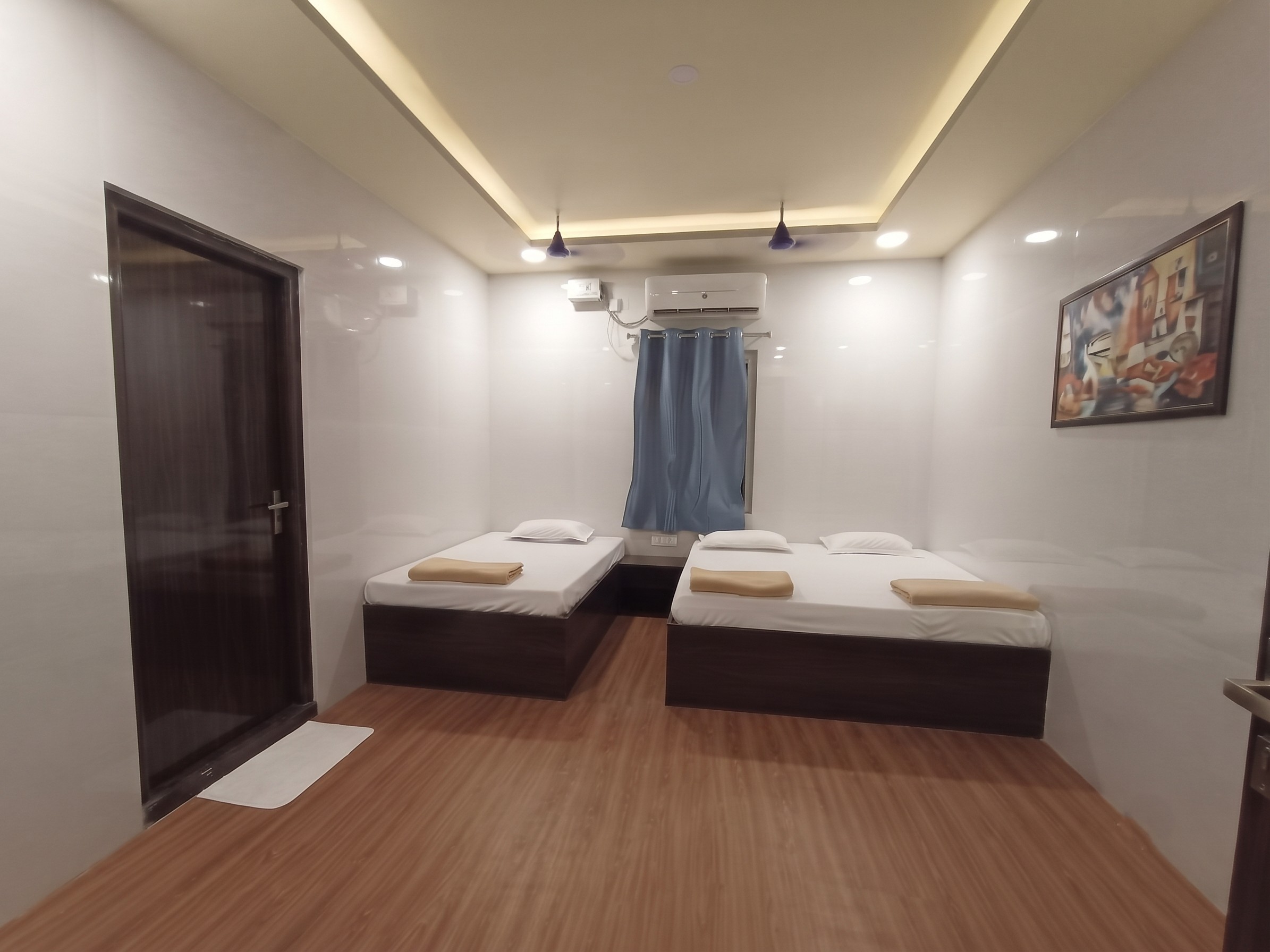 Premium Triple Bedroom 3.webp
